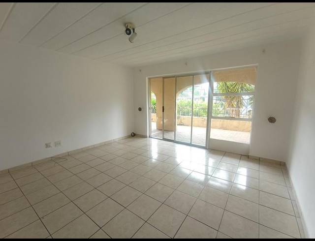 2 BEDROOM APARTMENT FOR SALE IN FLORIDA LAKE